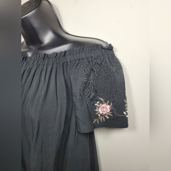 Abercrombie and Fitch Embroidered Mini Dress sz S - Picture 3 of 9